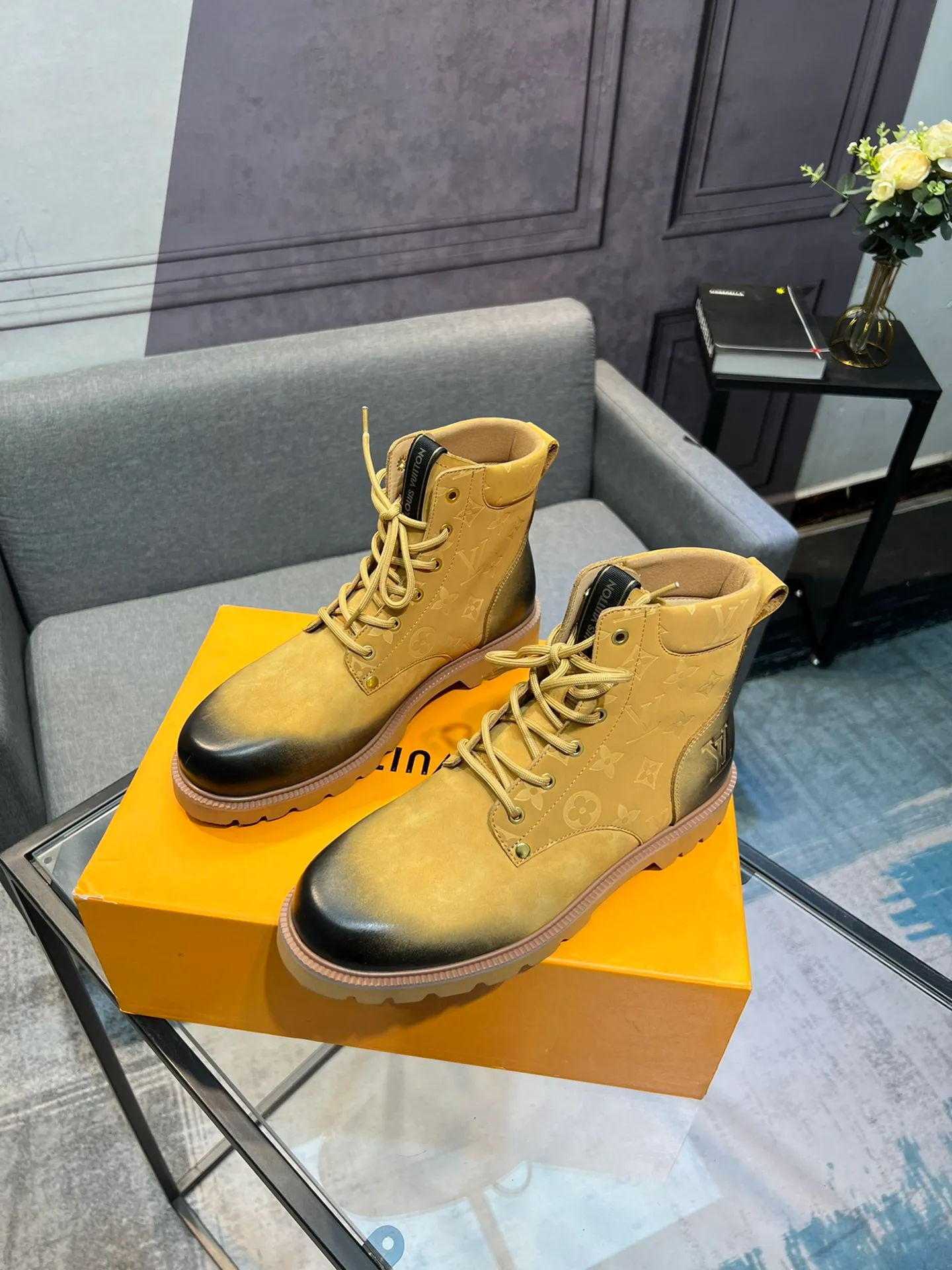 Men's shoes 💰900 L Home - the latest LV men's business casual boots, luxury and nobility are a must, all made of imported original first-layer cowhide, just to create a more comfortable wearing experience, ➕top imported water-dyed full cow lining, original high wear-resistant outsole! 👏👏 Size: Male 39-44; (38 45 46 customized)